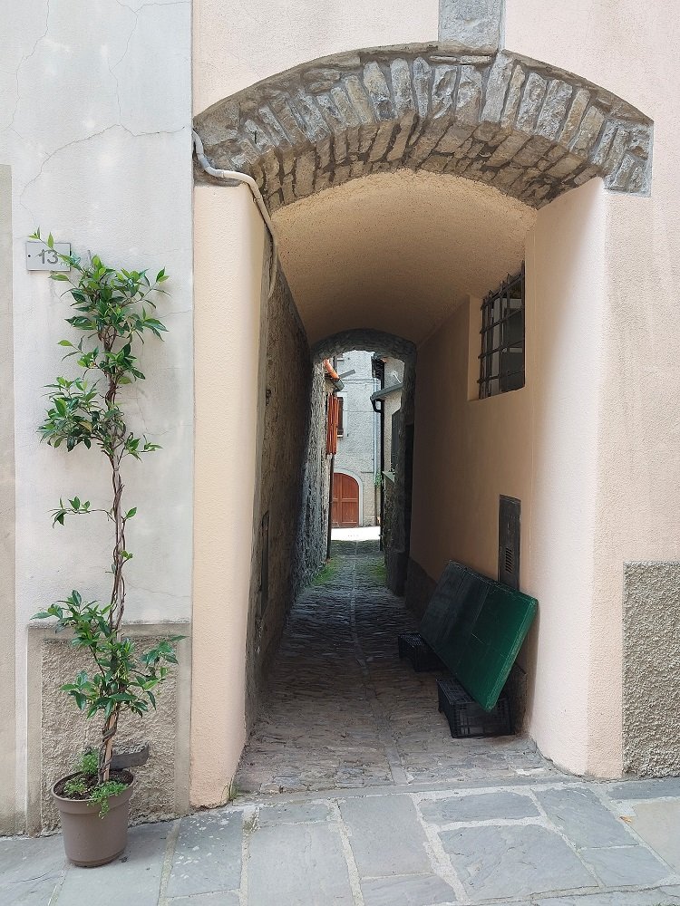 Berceto un viaggio tra storia panorami e baci indimenticabili Italia borgo arco in giro in giro blog