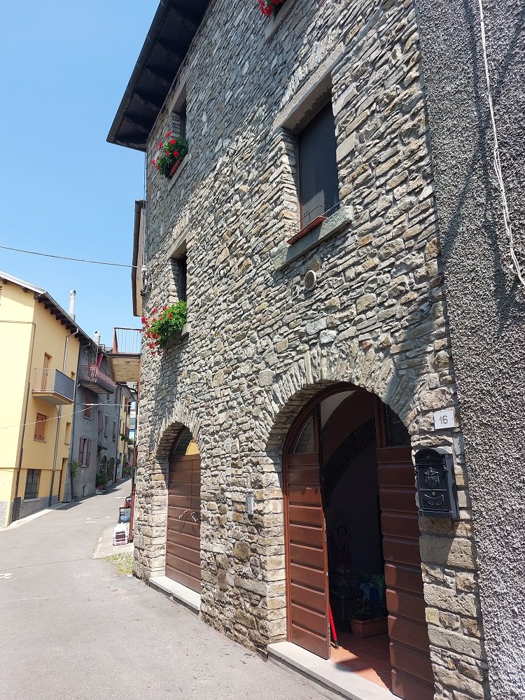 Berceto un viaggio tra storia panorami e baci indimenticabili Italia borgo casette in giro in giro blog