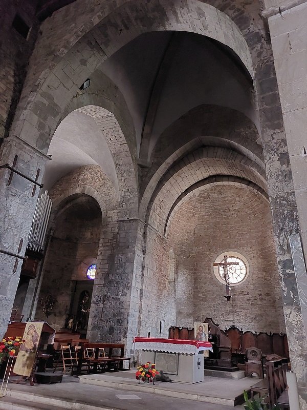 Berceto un viaggio tra storia panorami e baci indimenticabili Italia duomo arcata principale in giro in giro blog